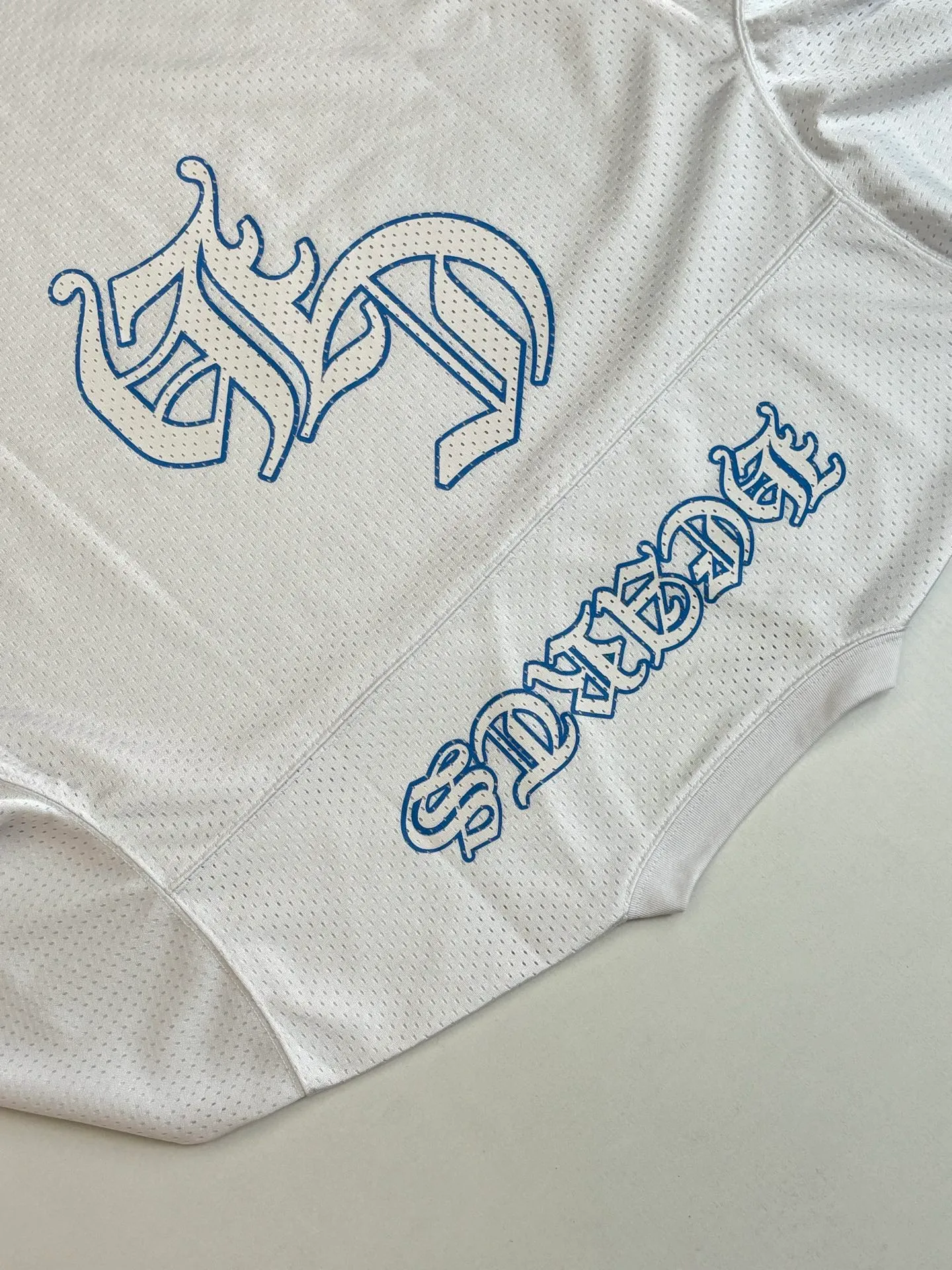 P350 Chrome Heart*/Chrome Heart Sanskrit printed mesh hockey long sleeves YB open plate Fixed dyeing color The highest version on the market The fabric is made of high-density 100D bird's eye cloth Double-sided mesh positioning is very time-consuming The cost of labor loss is very high Non-market single-layer thin transparent bottom junk Goods for both men and women OS version Size: S/M/L